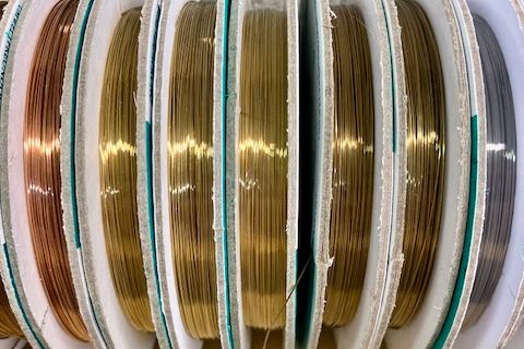 Commande corde  clavecin épinette avec bouclette fer laiton jaune et rouge Malcolm rose 